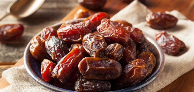 What are the benefits of eating dates daily for hair? ما فوائد أكل التمر يومياً للشعر